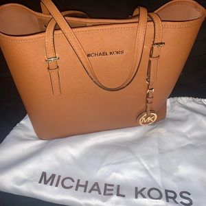 AUTH Michael Kors Open Tote